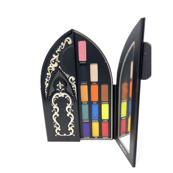 Limited Edition Kat Von D Saint + Sinner Palette - Picture 3 of 6